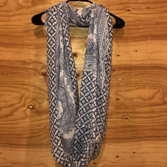 Infinity Scarf - Picture 1 of 2